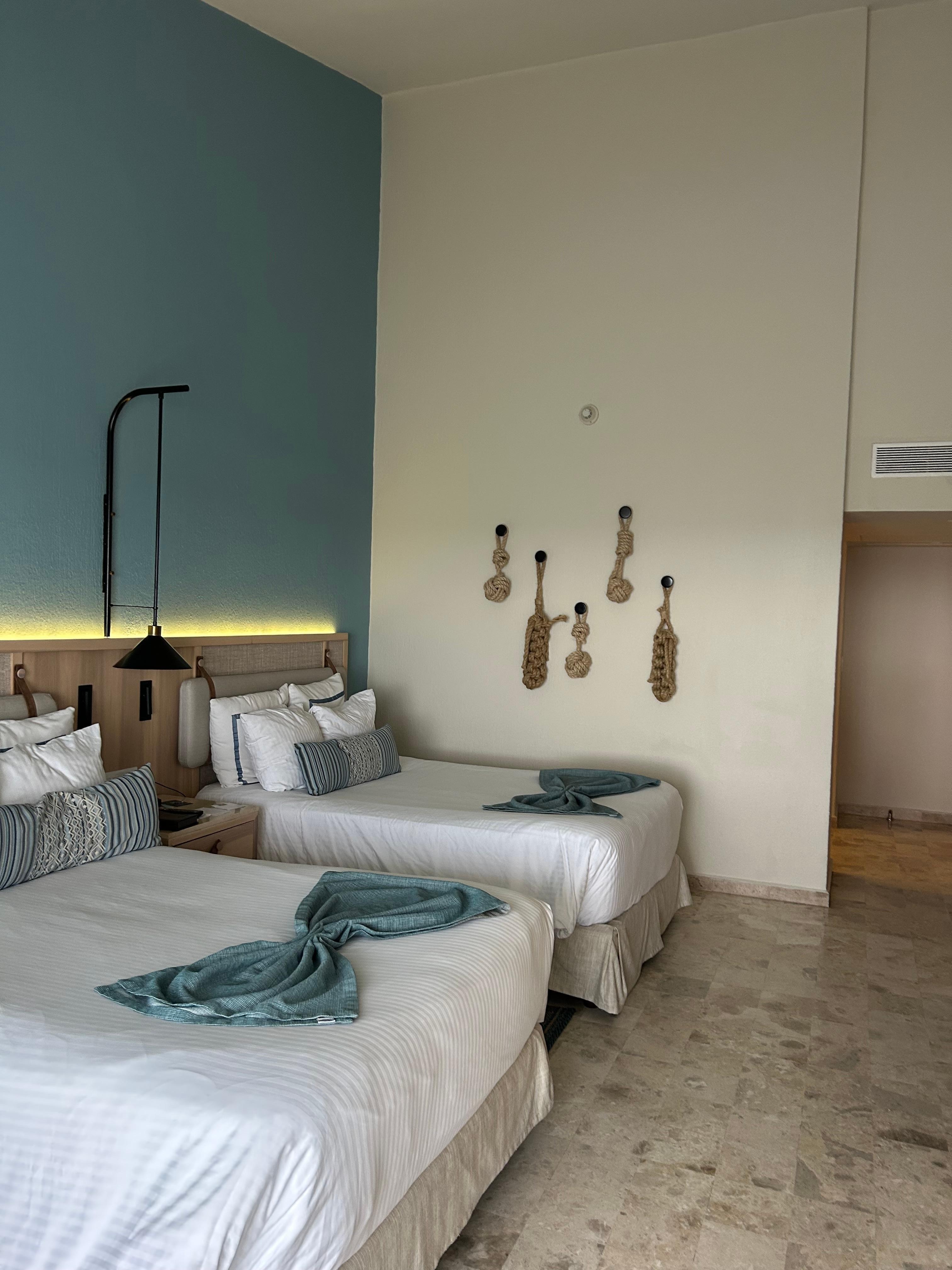 7th floor room - so spacious with the high ceilings