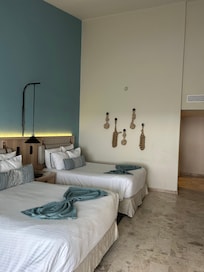 7th floor room - so spacious with the high ceilings