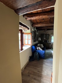 Entrance to living room & kitchen