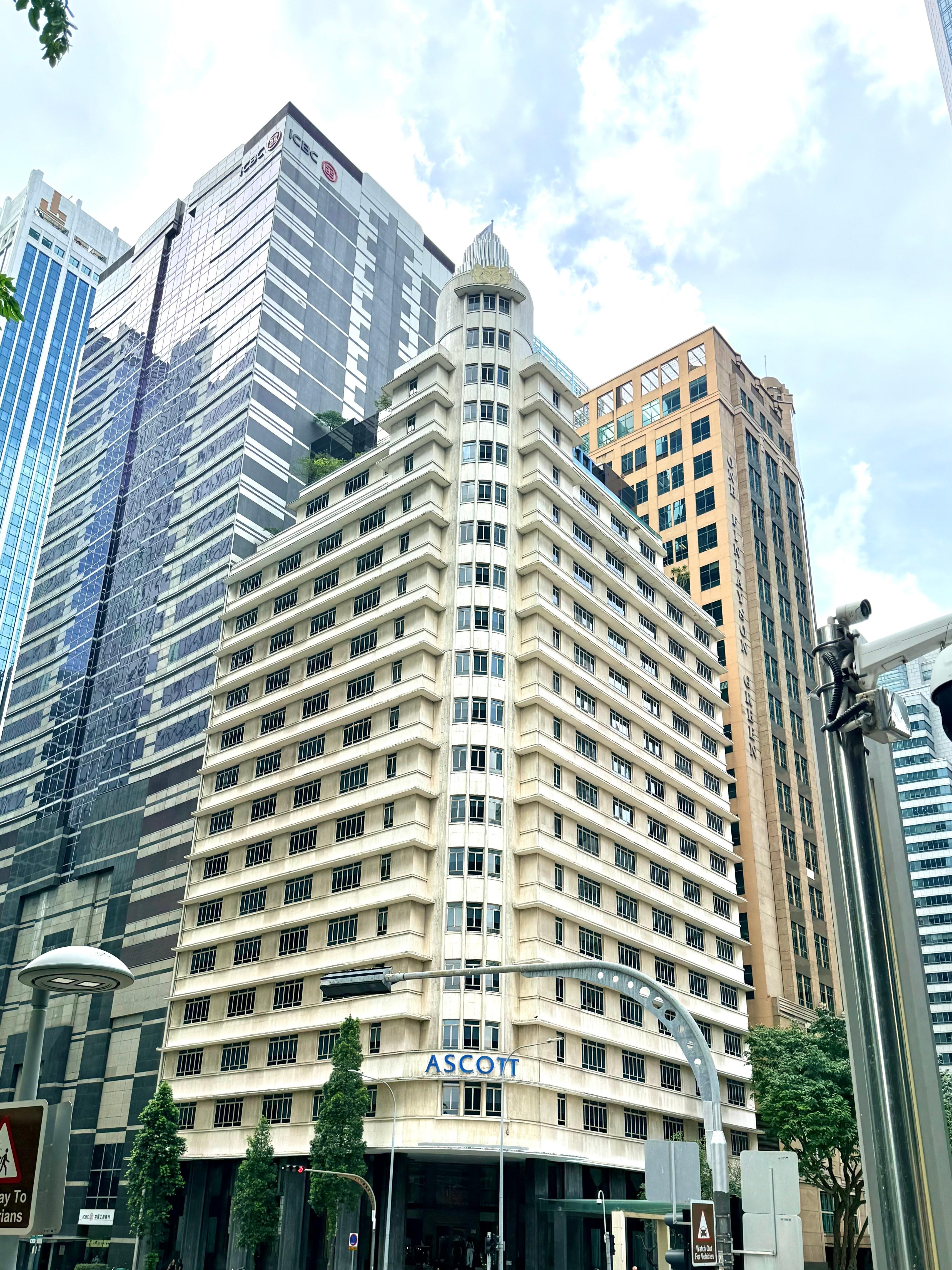 周りを高層ビルに囲まれてるので、絶景は望めないけど、立地は最高！