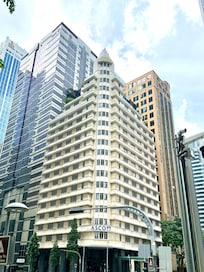 周りを高層ビルに囲まれてるので、絶景は望めないけど、立地は最高!