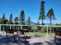 Came a little early, enjoyed the little seating area. Just beautiful.