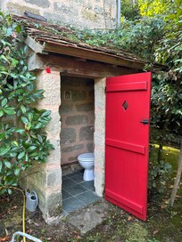 Waterclosed outside 😑