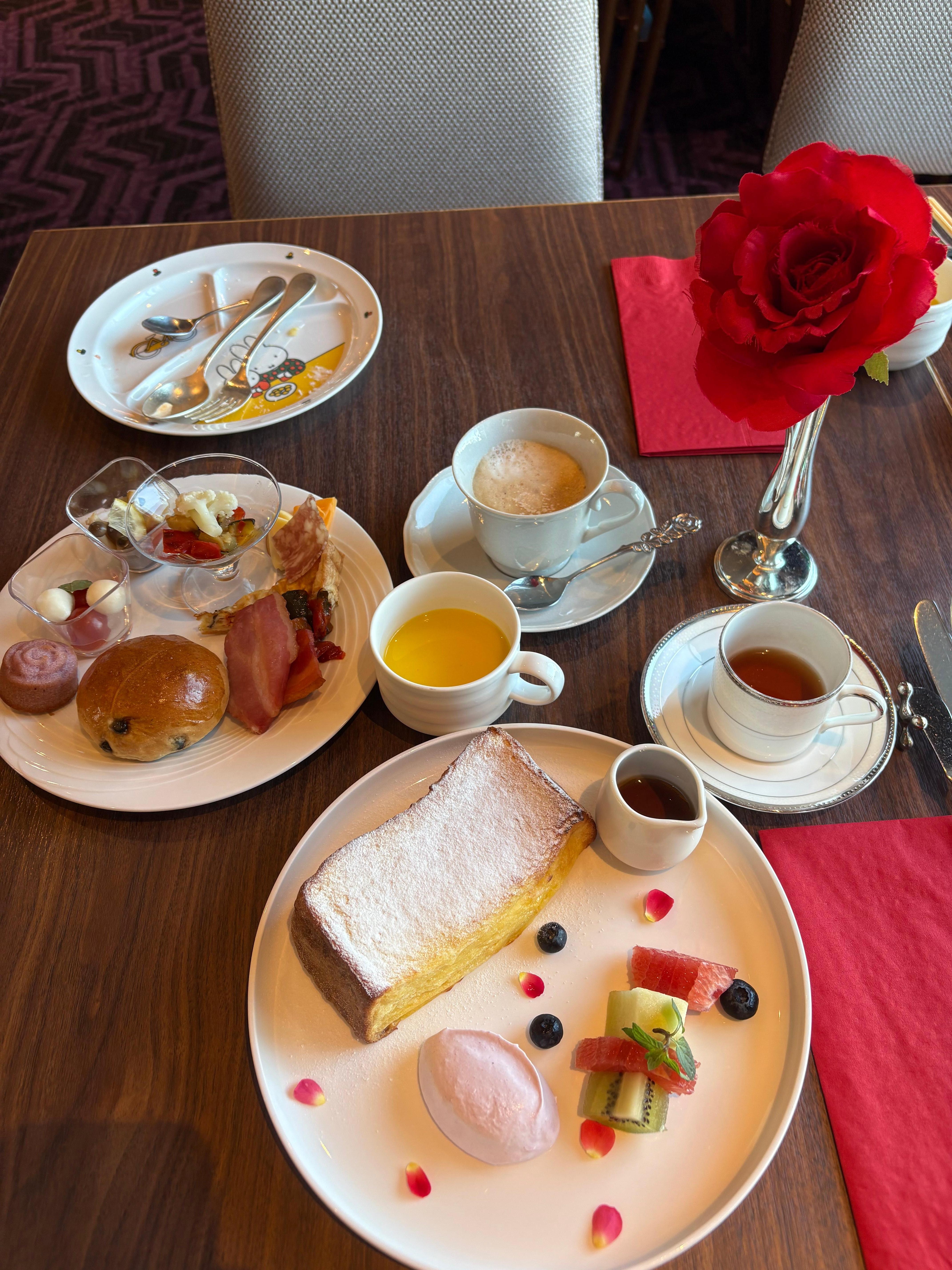 Fantasy Dining breakfast