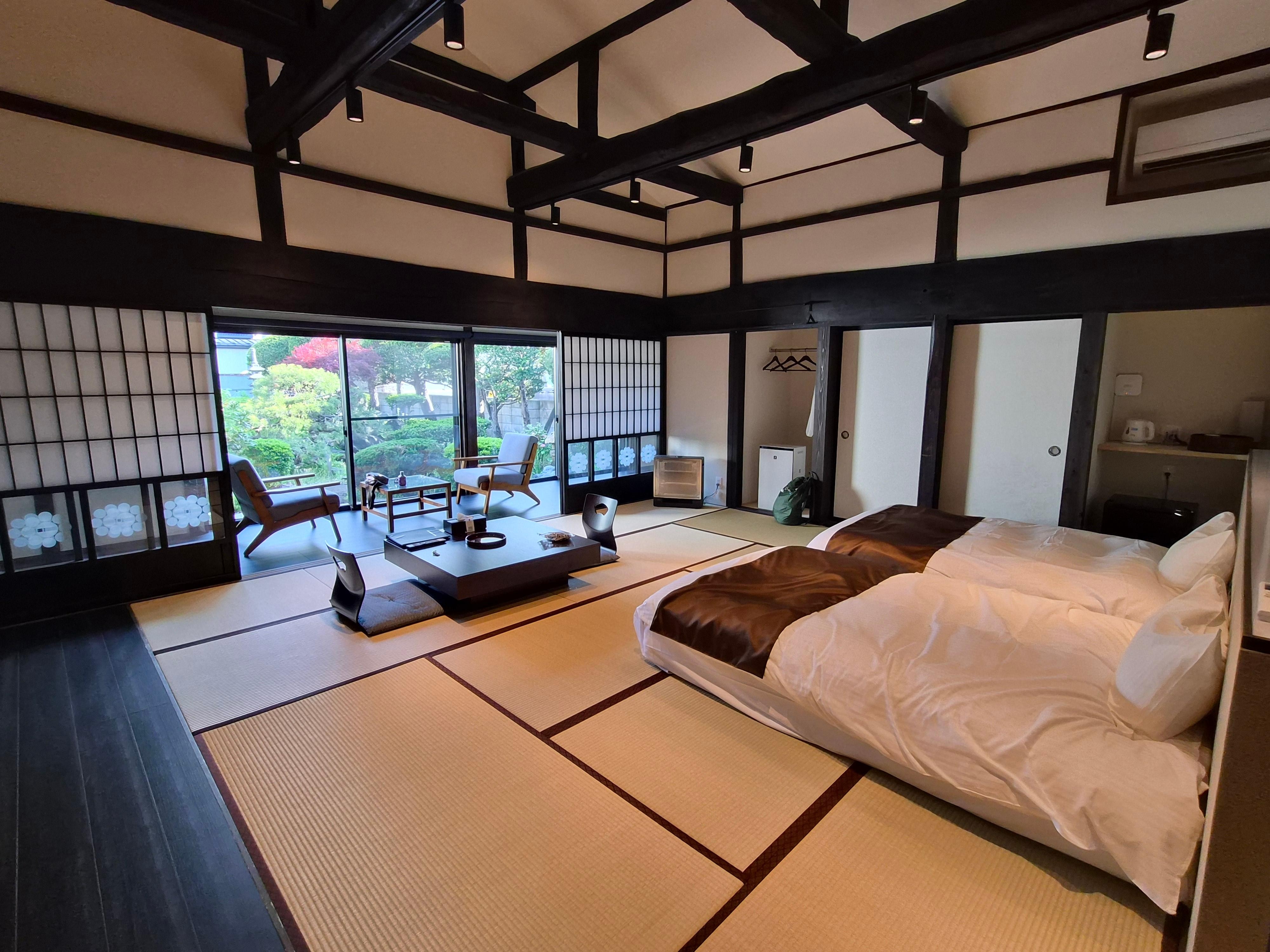 2 bedroom suite, main room
