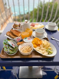 Katia's beautiful breakfast on our patio!