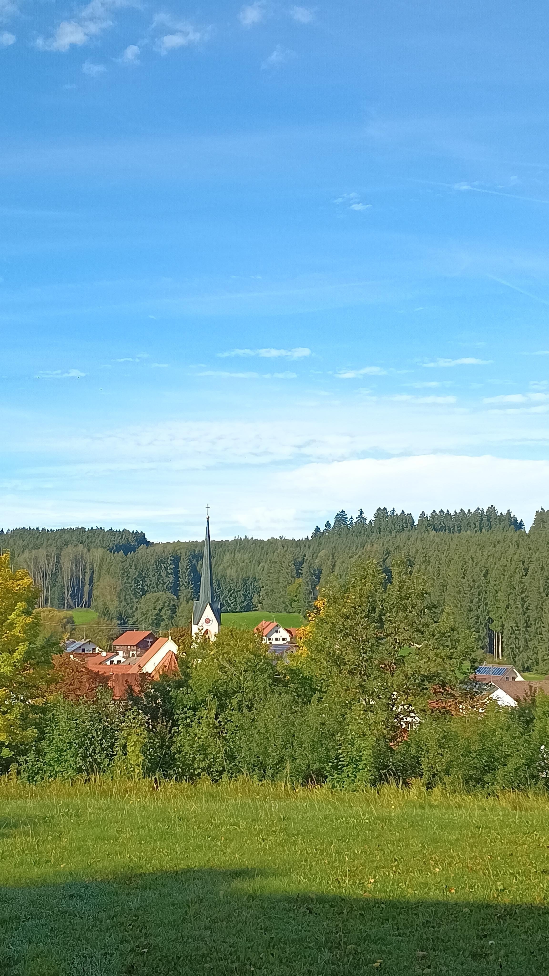 Die Aussicht vom Wohnzimmer und der Außenterrasse.