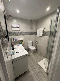 Salle de bain toilette ( à l’étage)