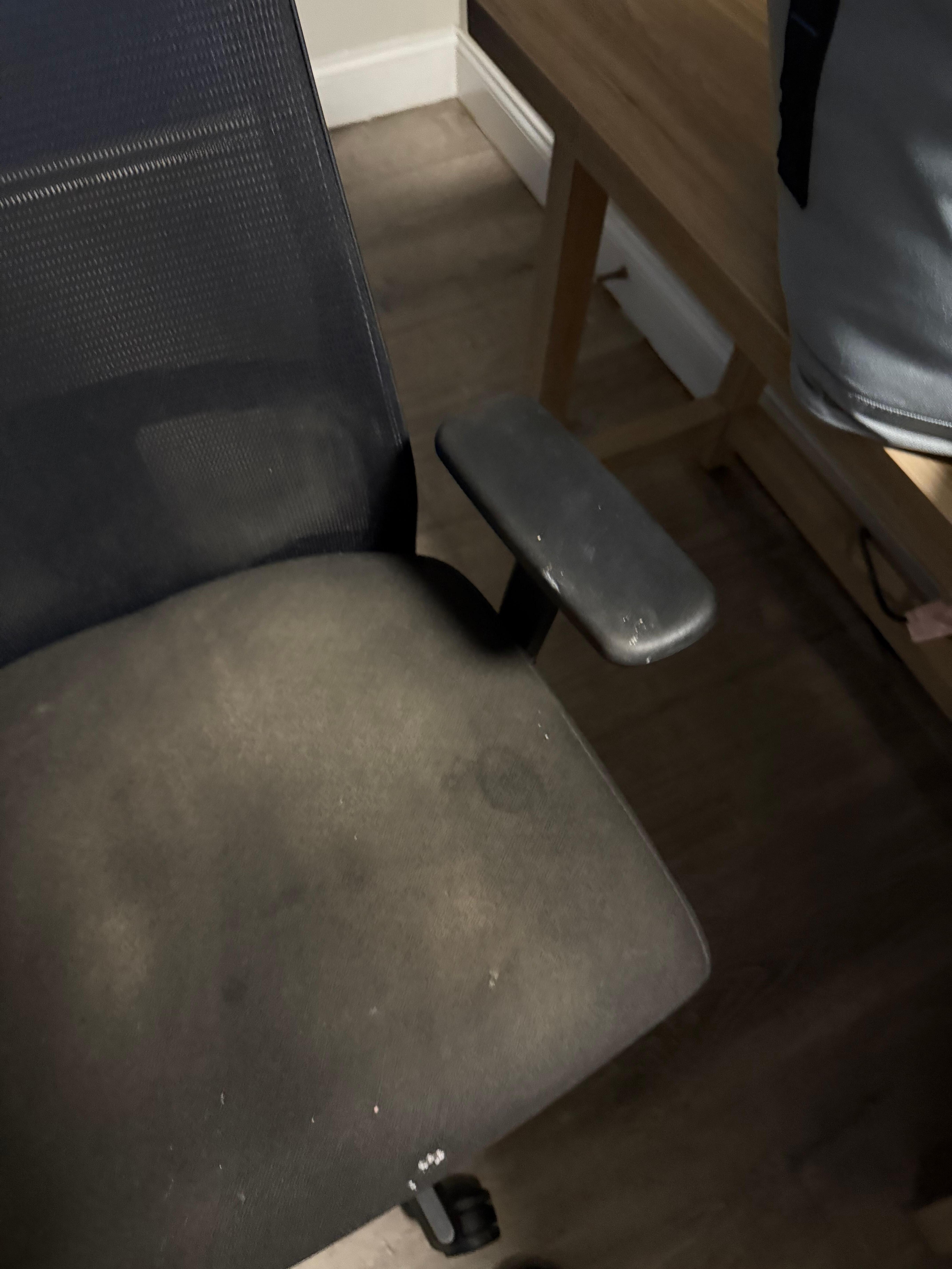 chair looks like it was taken off the garbage pile 