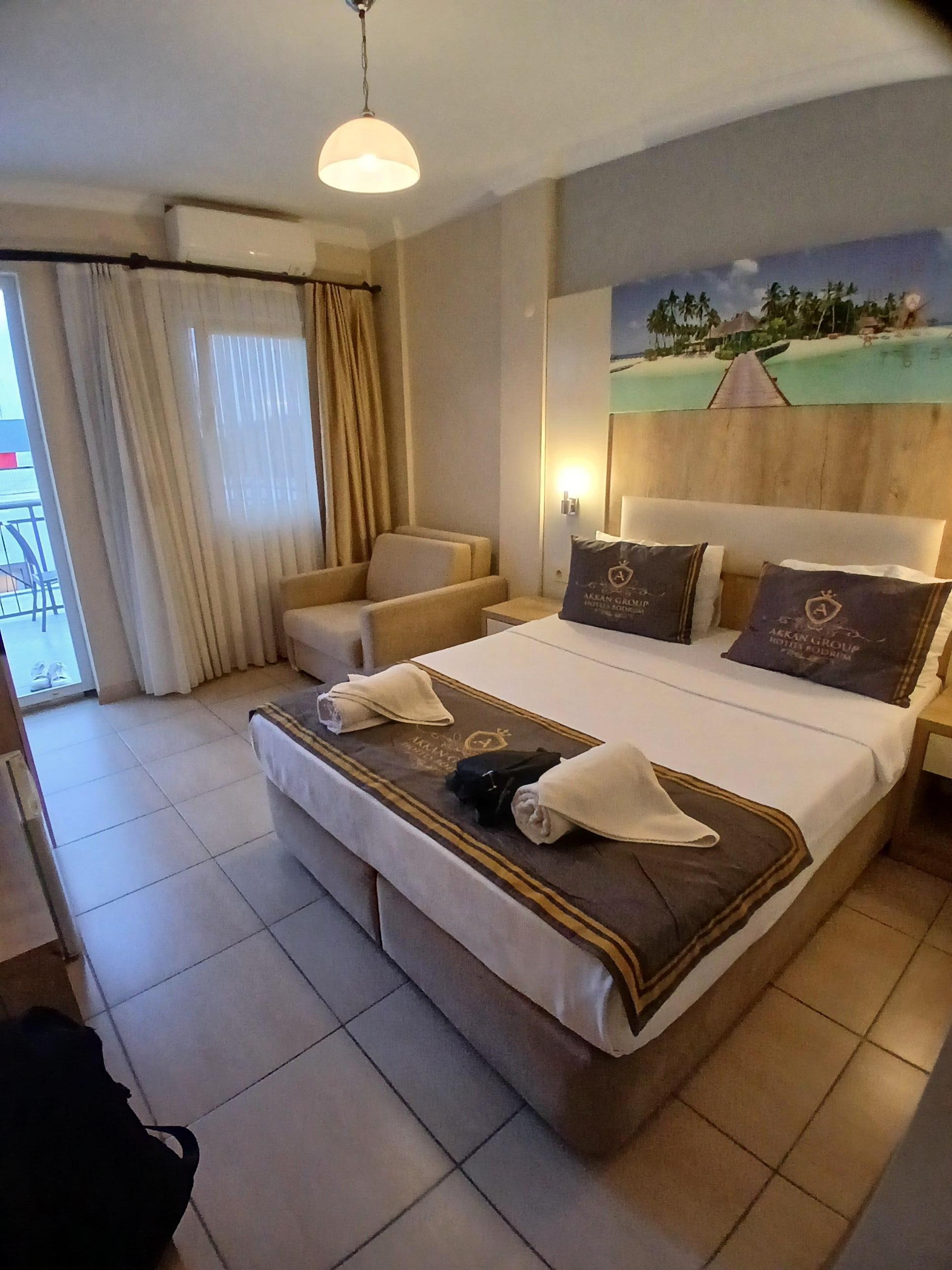 standard room at rear of hotel, no sea view but very quiet