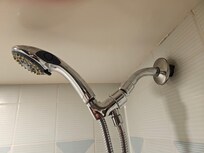 Wackeligen Rohr aus der Wand