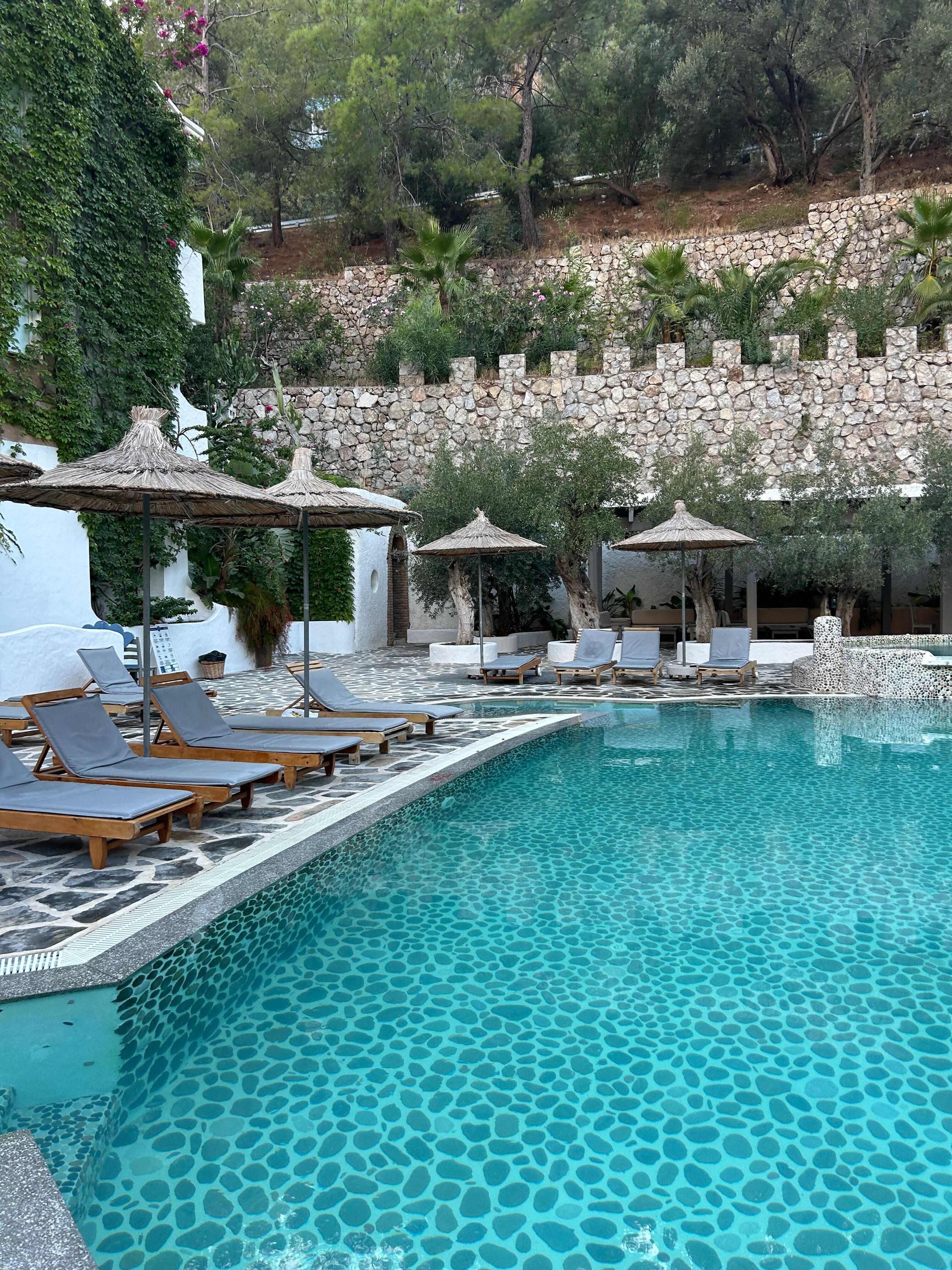 2. ortal Otel Havuzu