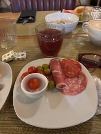 Fresh breakfast everyday NOT INCLUDED