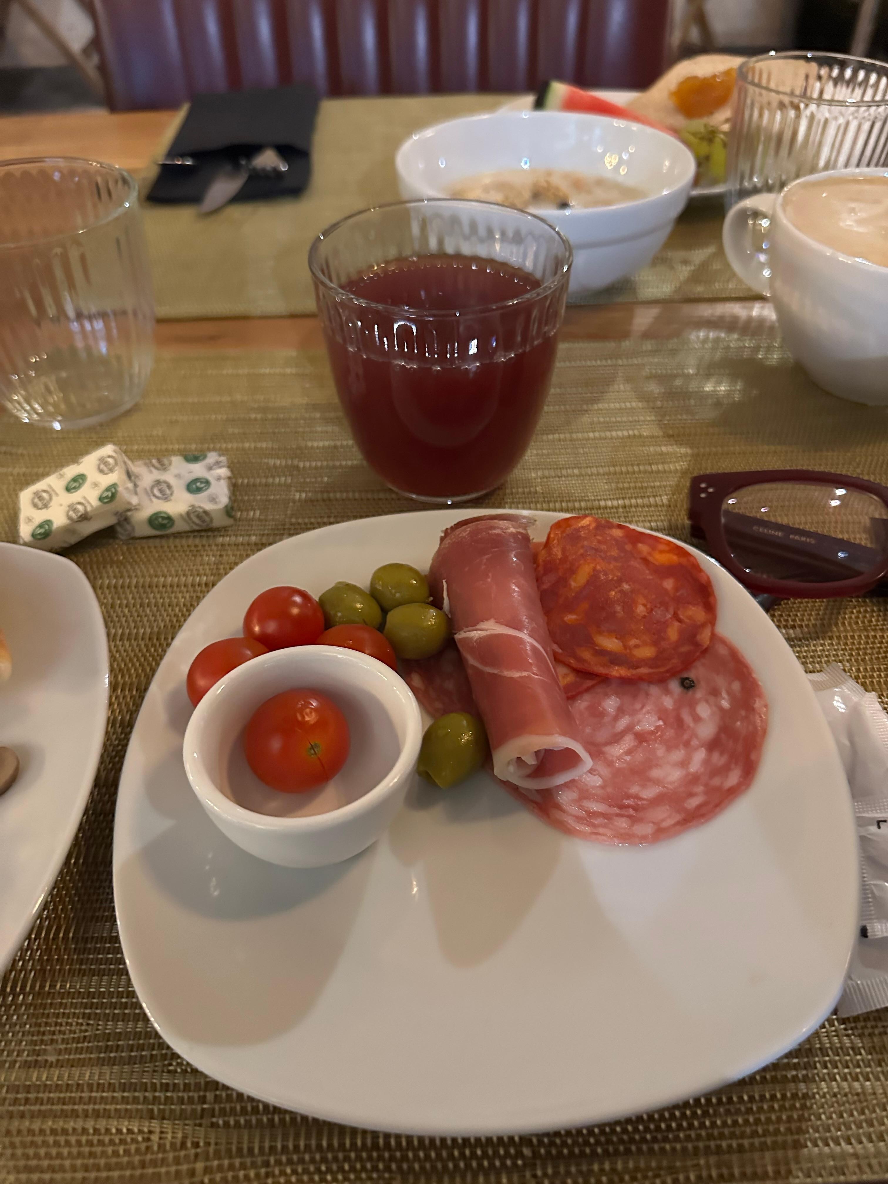 Fresh breakfast everyday NOT INCLUDED 