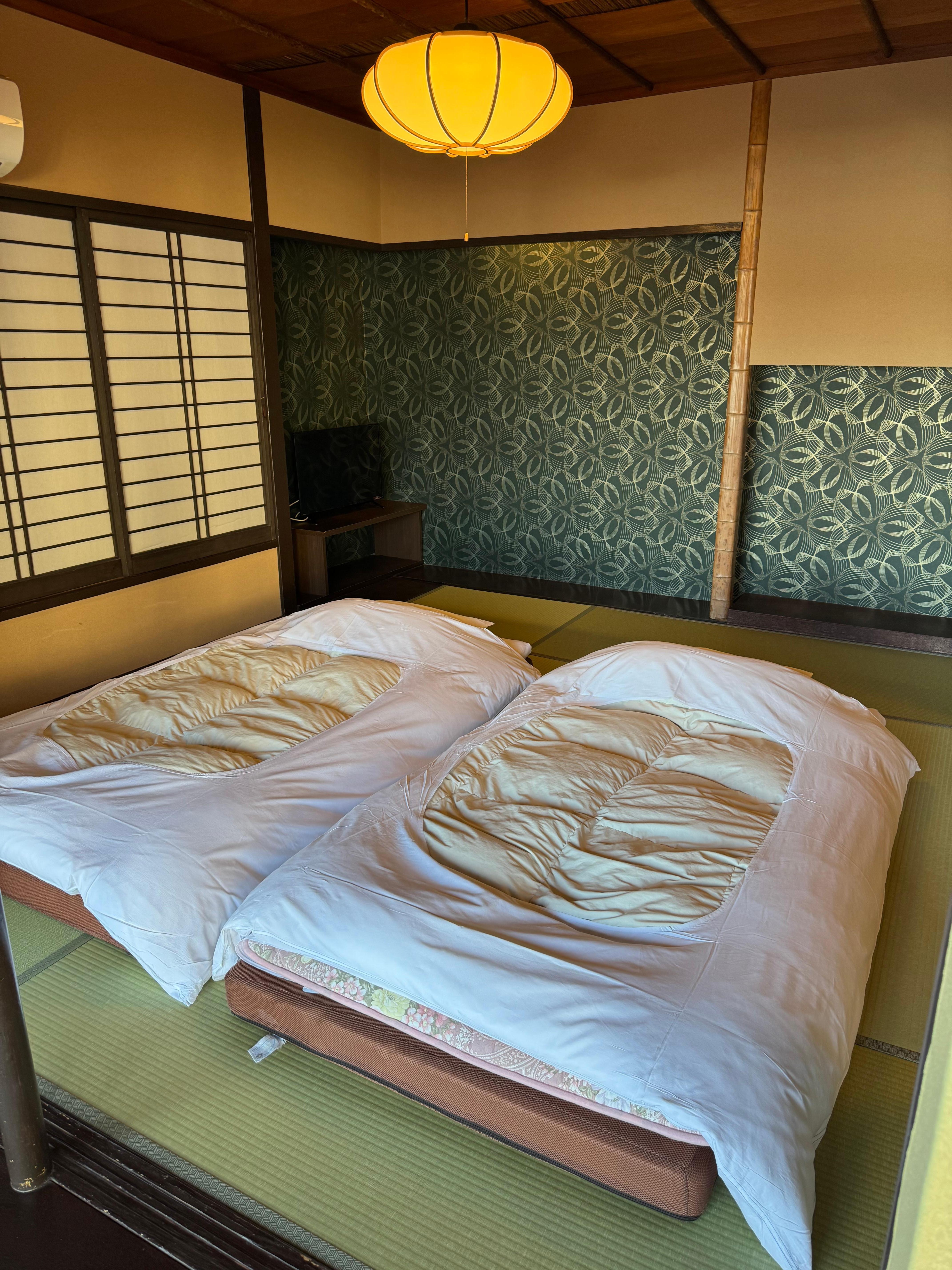 テレビのコンセントを抜かないと携帯の充電する場所が無い