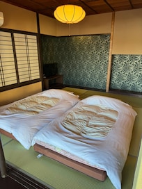 テレビのコンセントを抜かないと携帯の充電する場所が無い