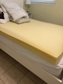 The bed is bowl shaped, expect back pain.