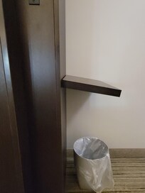 The useless broken shelf