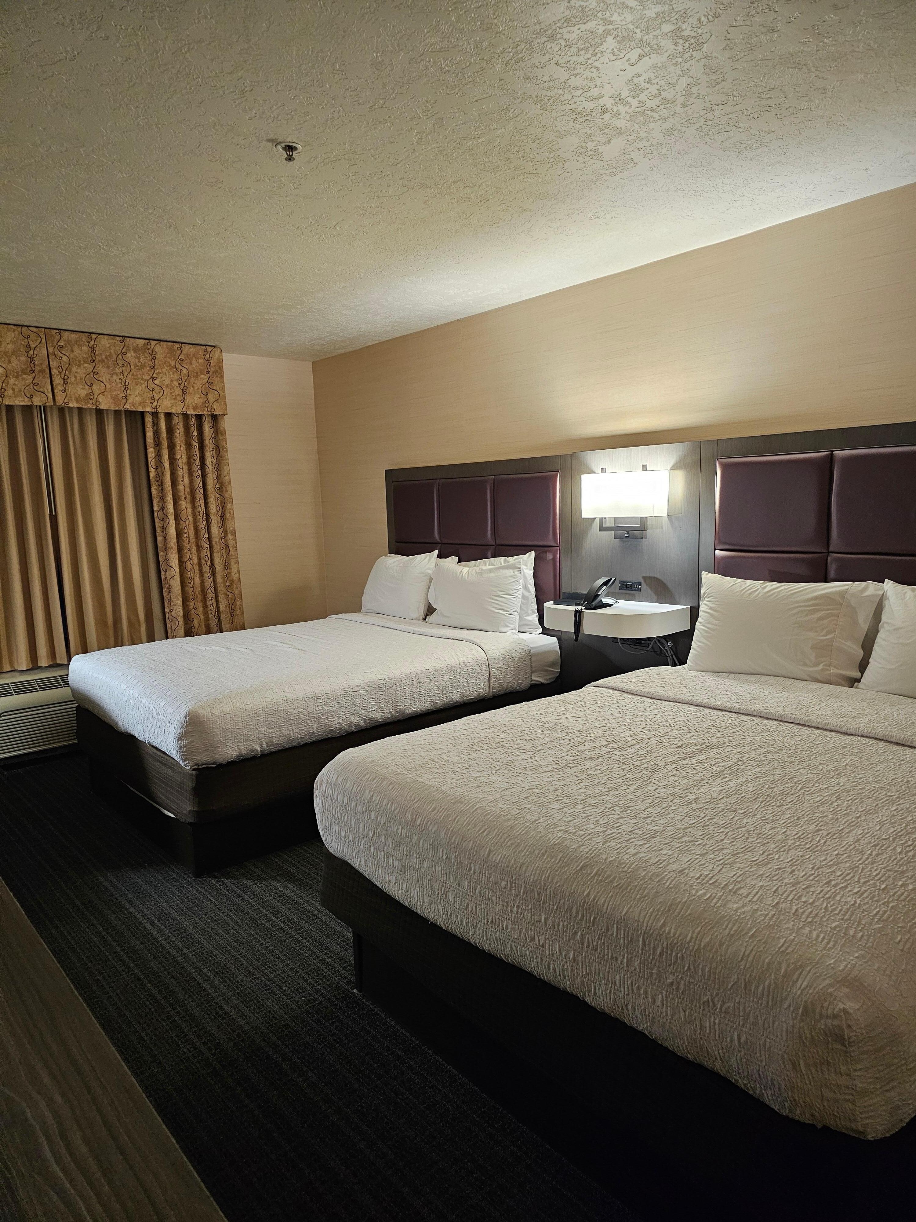 2 queen beds and we were satisfied with all the available charging stations and outlets. This was a huge benefit bc of all the stuff I had to charge.