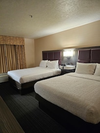 2 queen beds and we were satisfied with all the available charging stations and outlets. This was a huge benefit bc of all the stuff I had to charge.