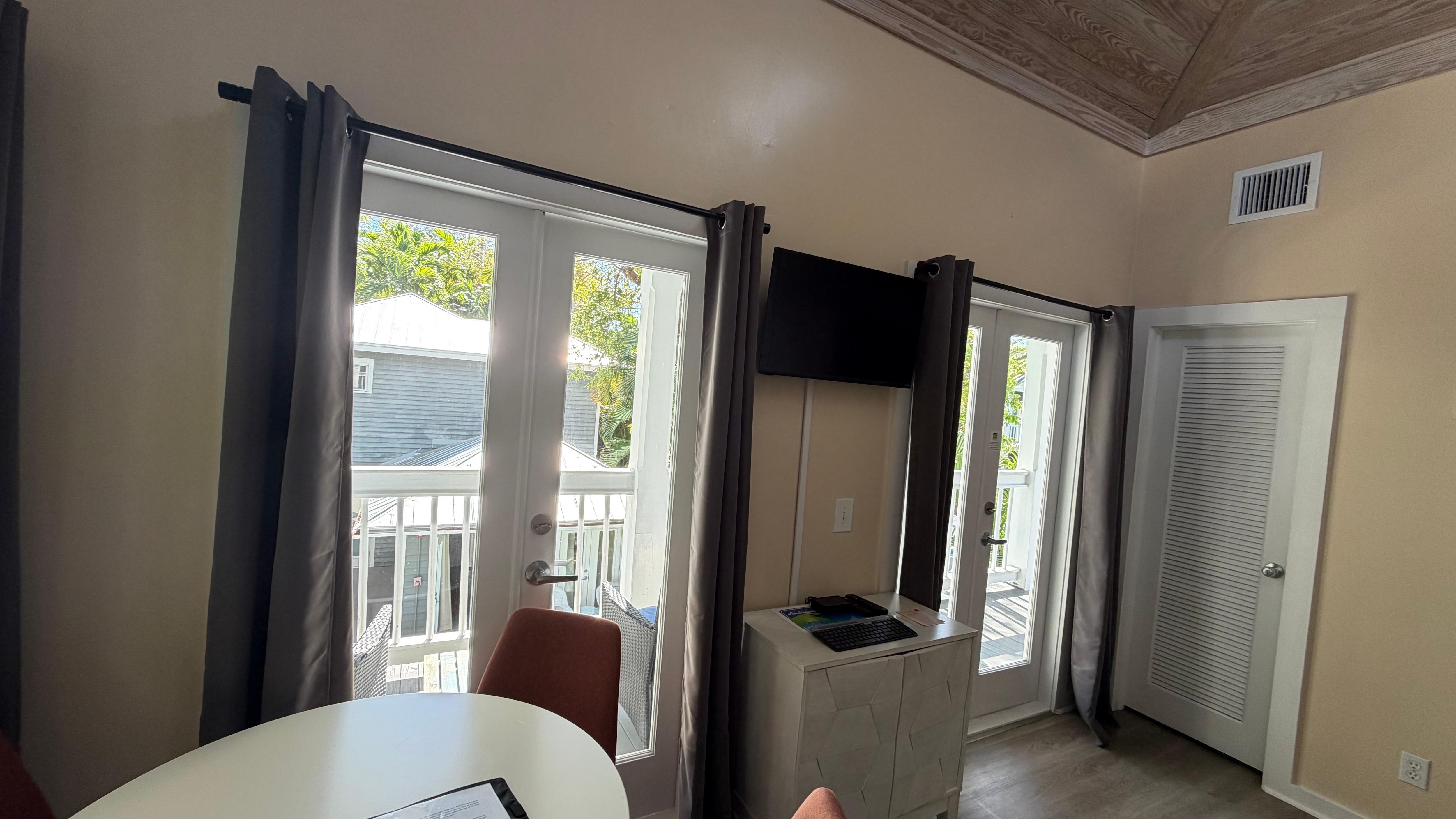 The parrot room, #103