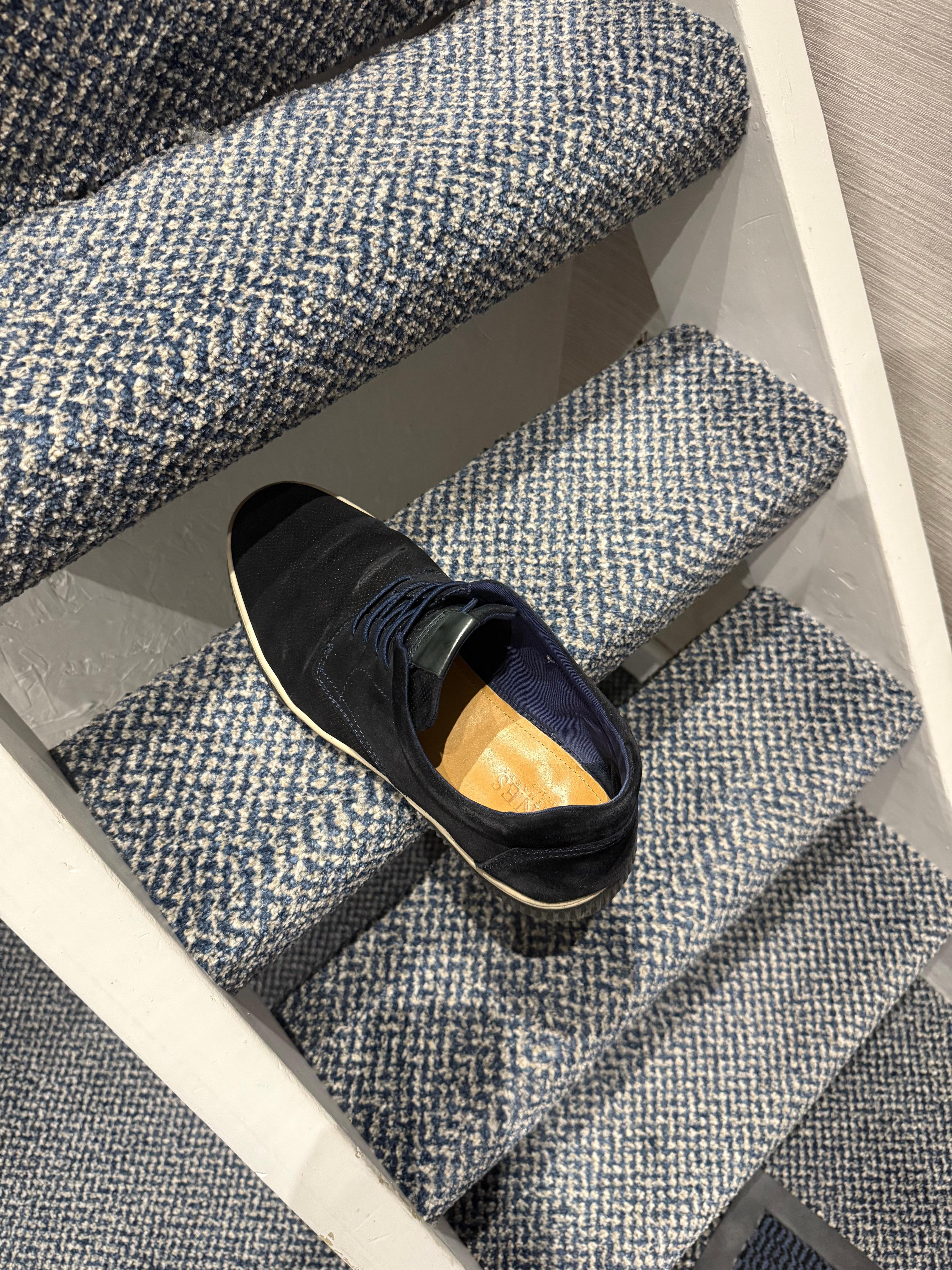 Narrow and open stairs