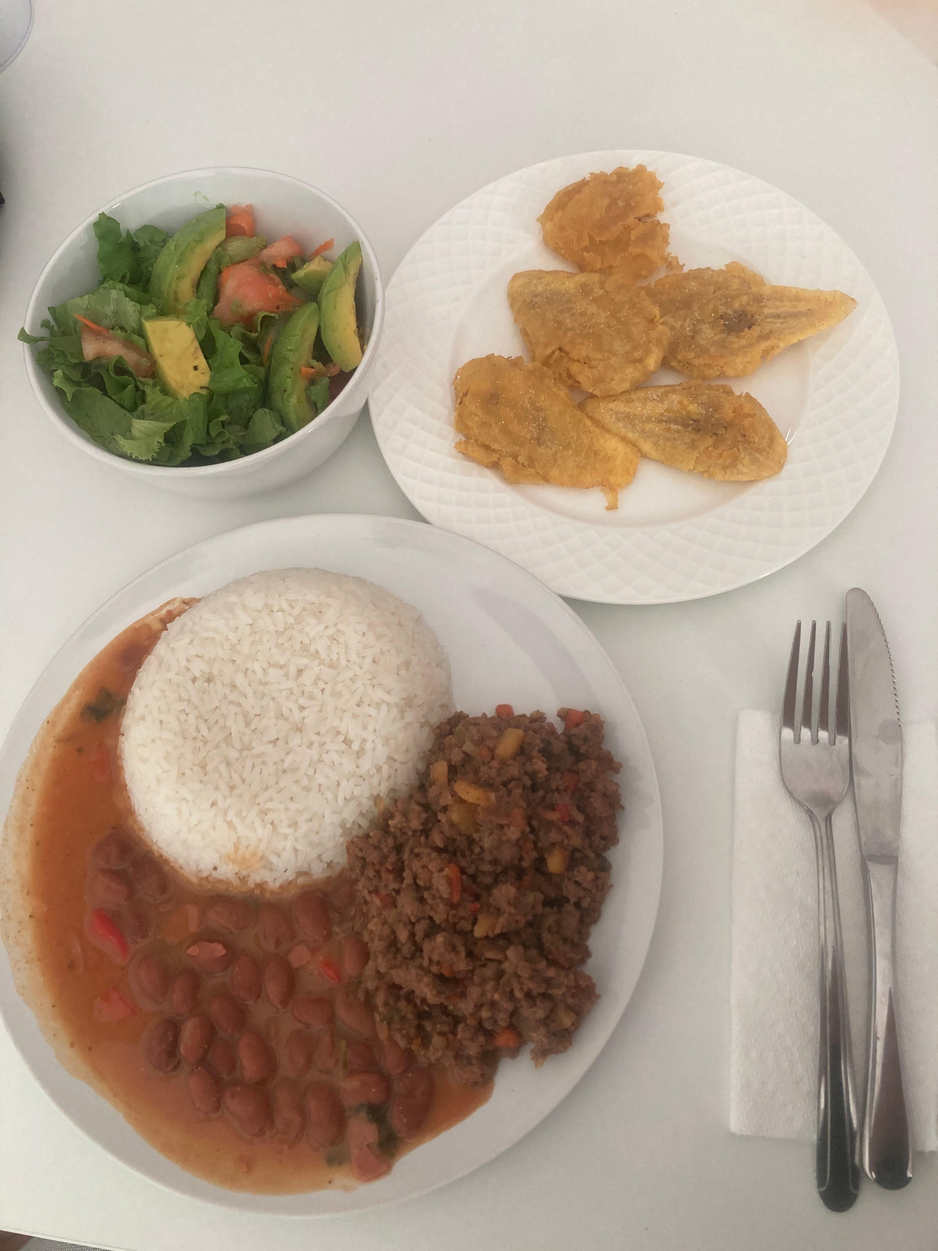 The kitchen had all the essentials. I cooked 75% of our meals while we were here.