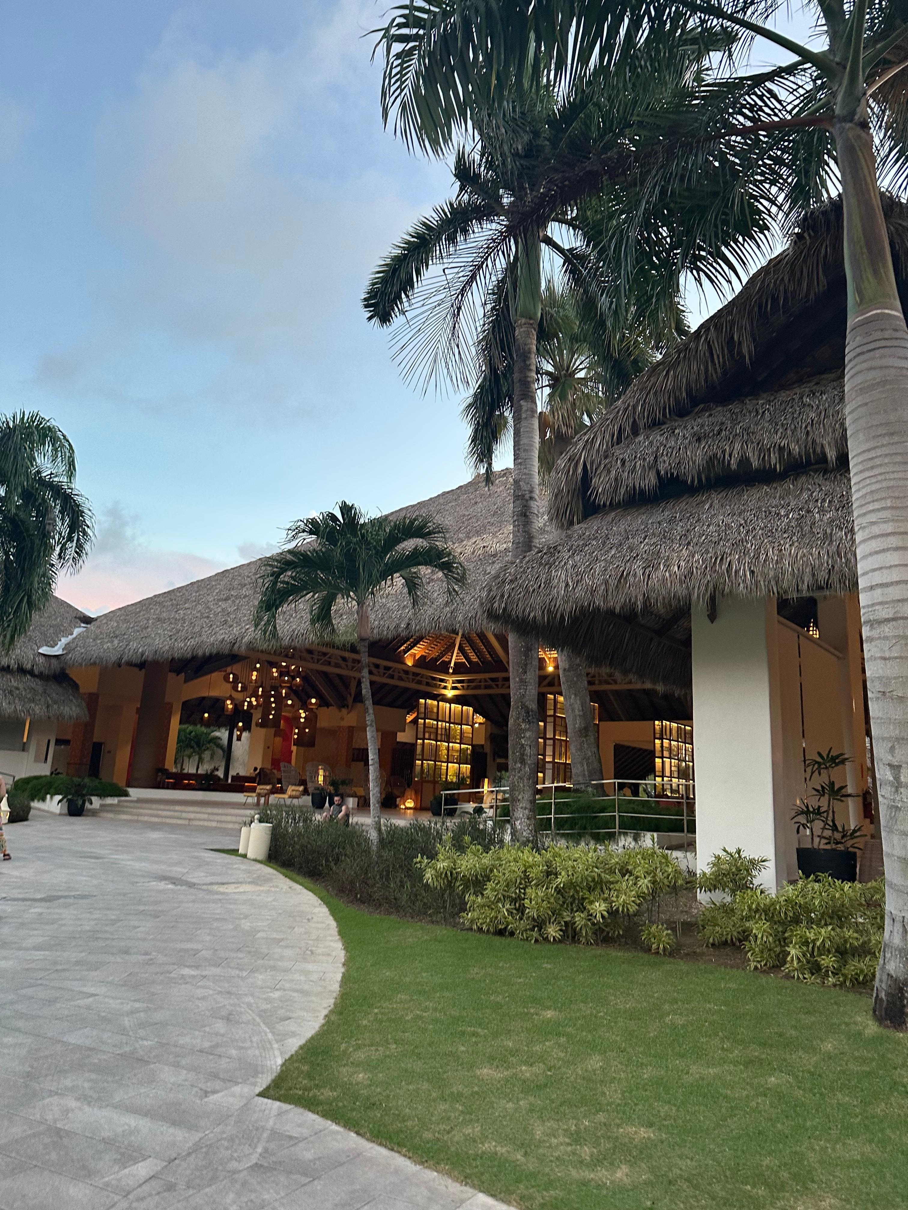 Entrada del loby y espera de la transportación.