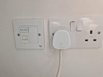 Right hand earth blocked, probably for use with two pins. Left hand so kettle intermittent, probably damaged