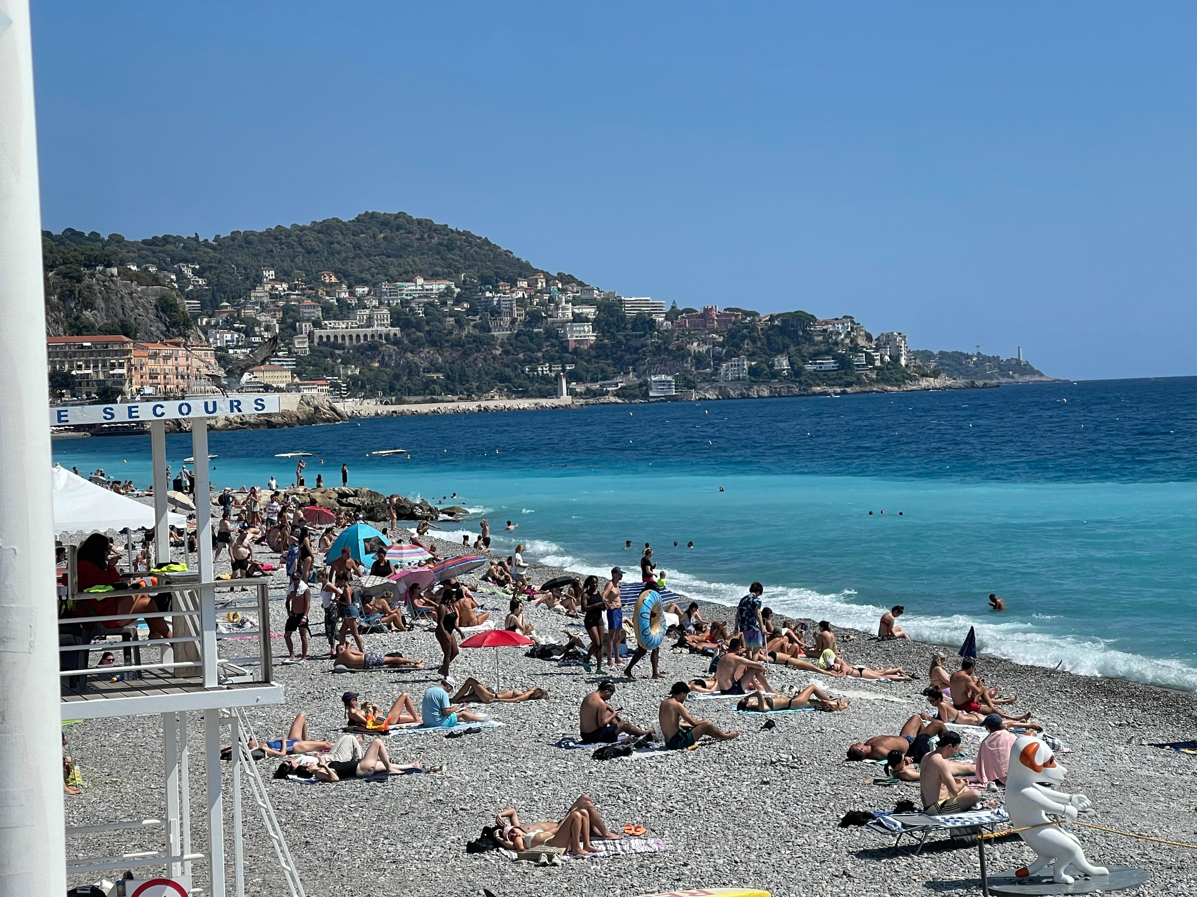 Beach along promenade des Anglais