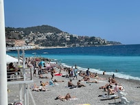 Beach along promenade des Anglais