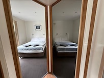 ダブルベッドのお部屋が2つありました。