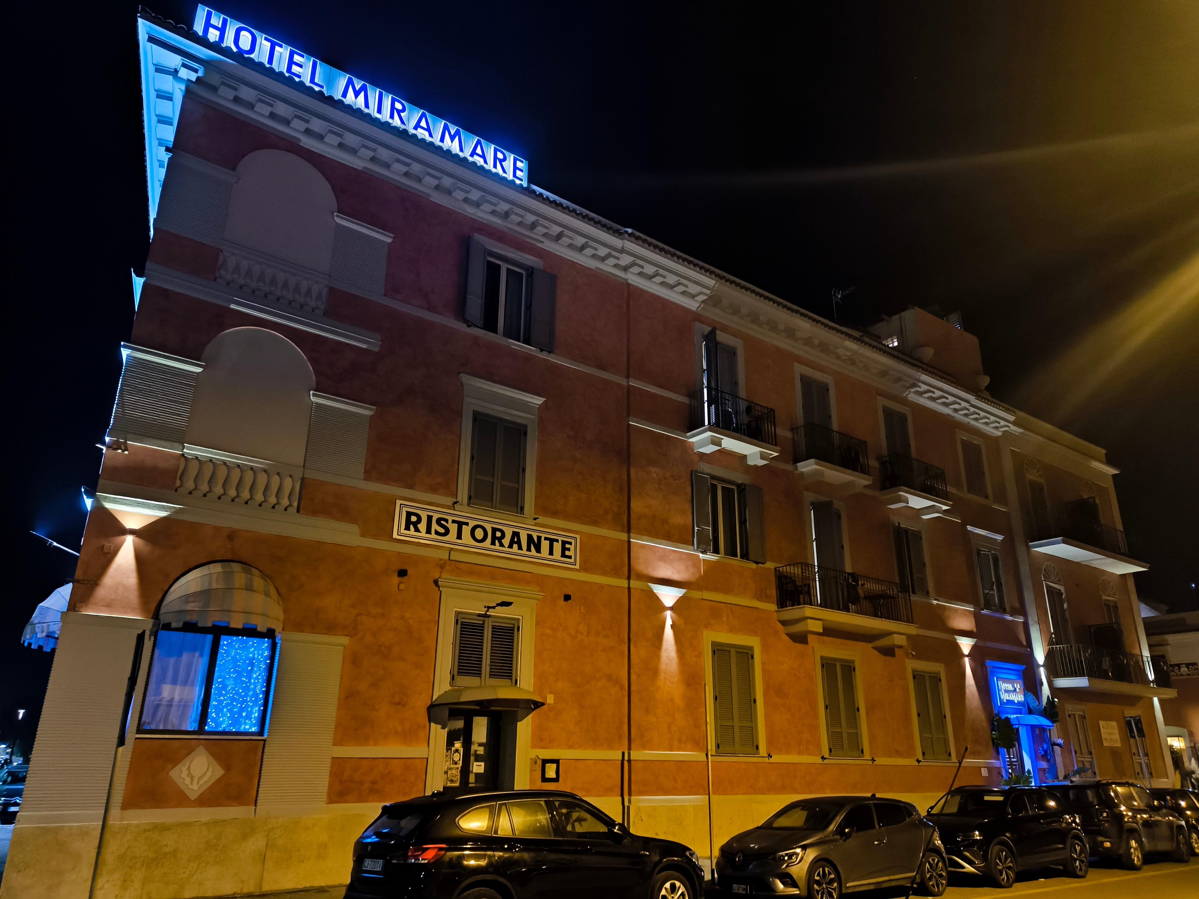 L'hôtel de nuit ...