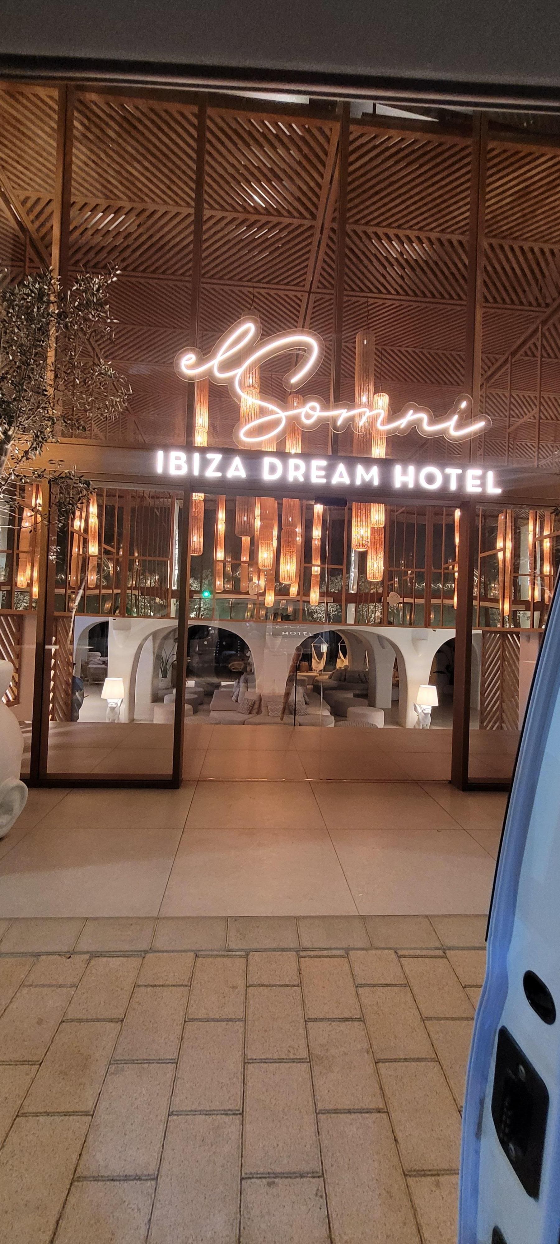Entrance to the hotel