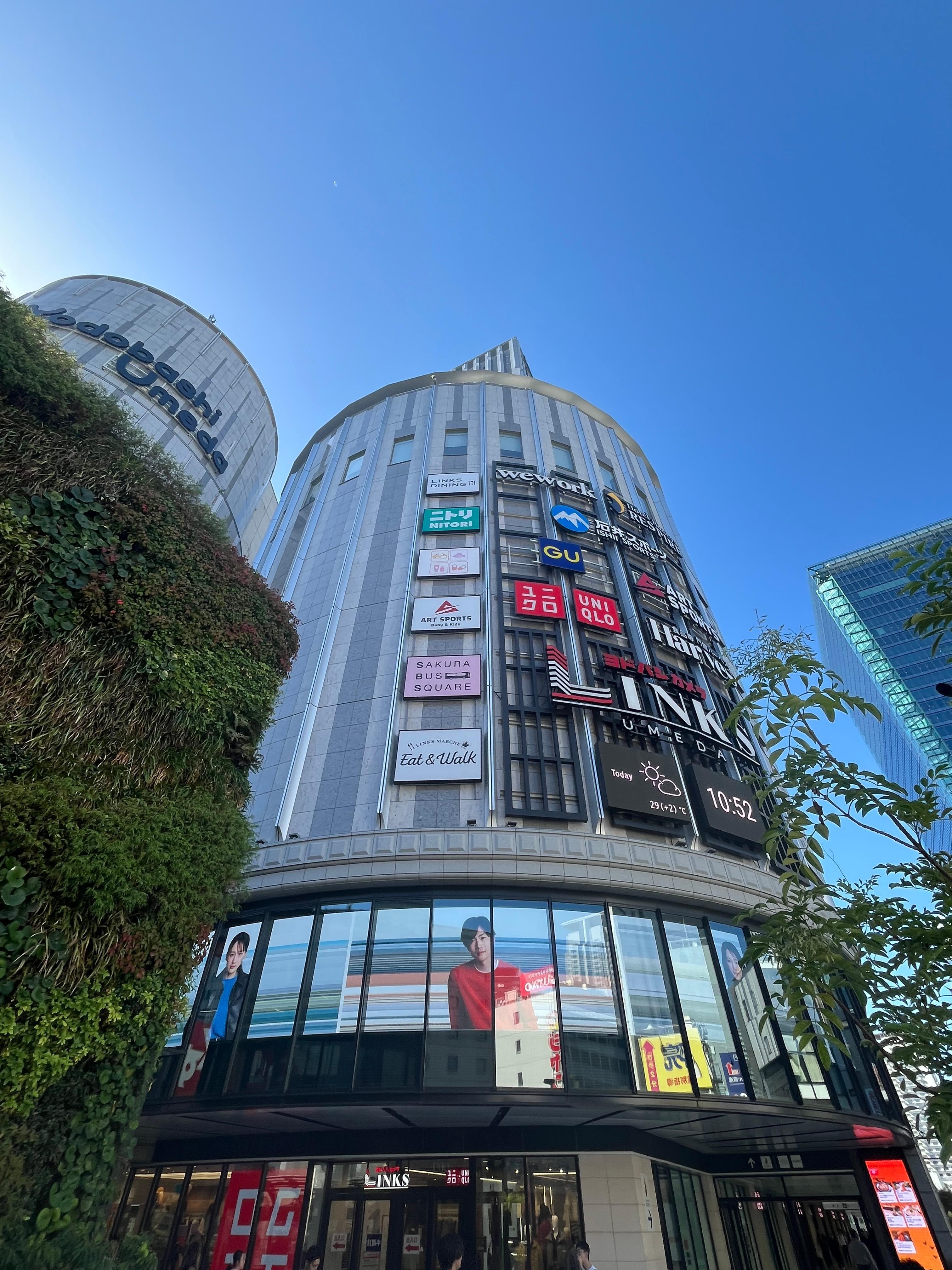 Many shopping and dining options in mall