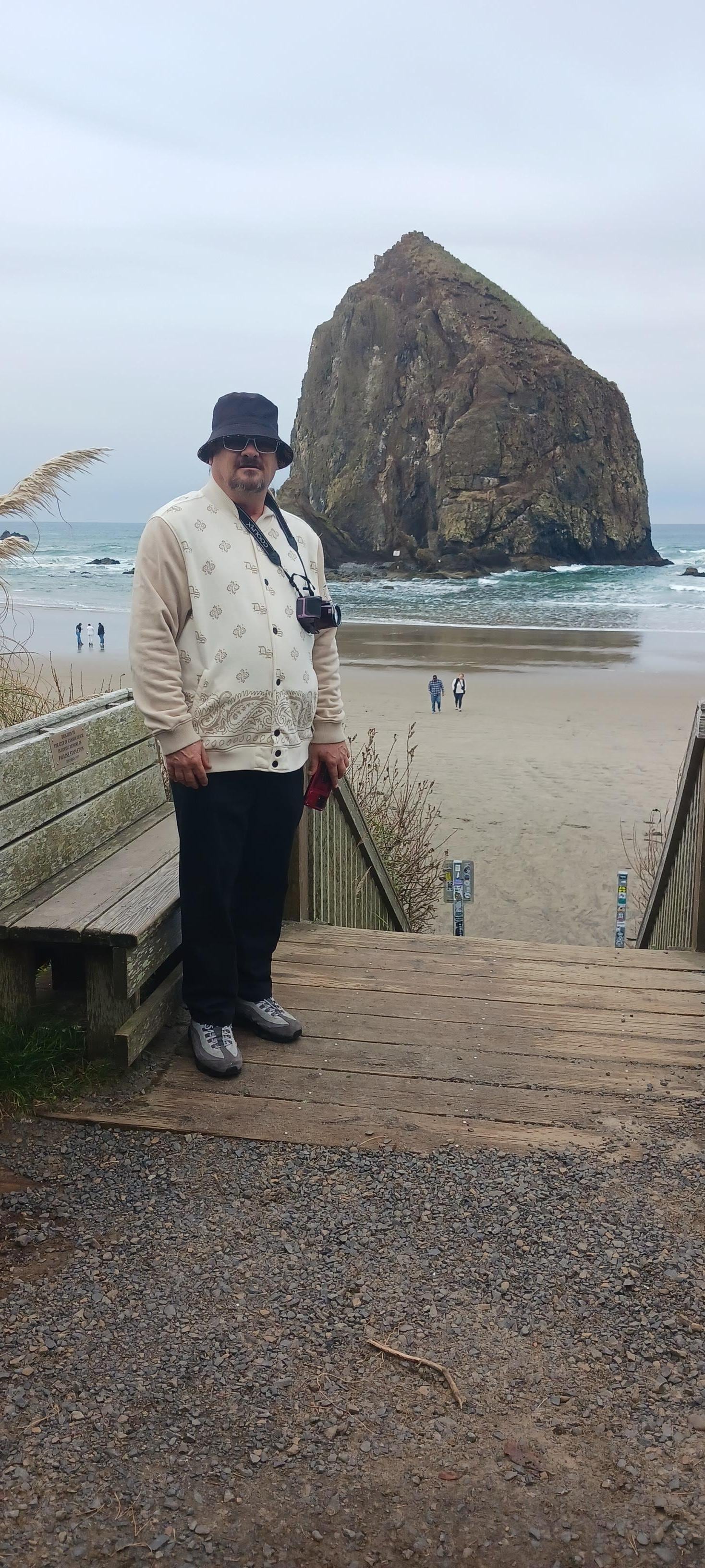 Thr house is so very close to the beach access, we just walked right over, took a few minutes that was it 