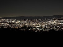 若草山展望所からの夜景は新日本三大夜景だそうで、とてもキレイでした。
