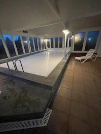 Schöner großer beheizter Pool
