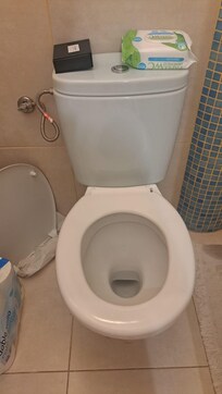Toilet set lid fell off