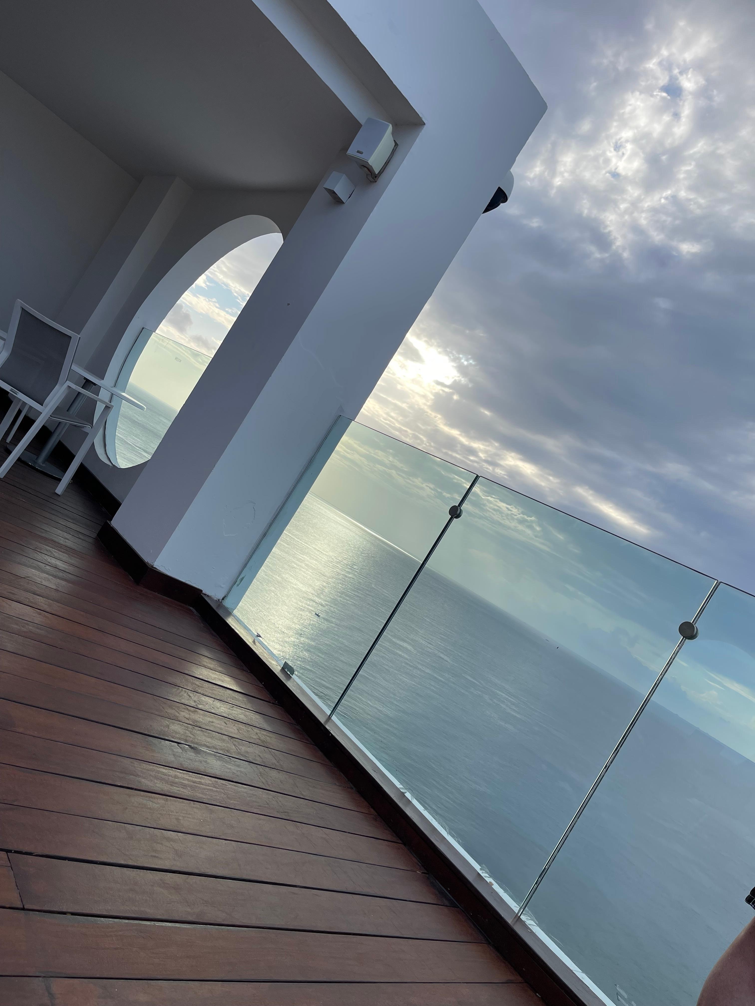 Roof top bar and pool