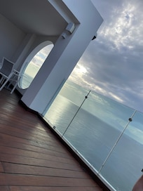 Roof top bar and pool