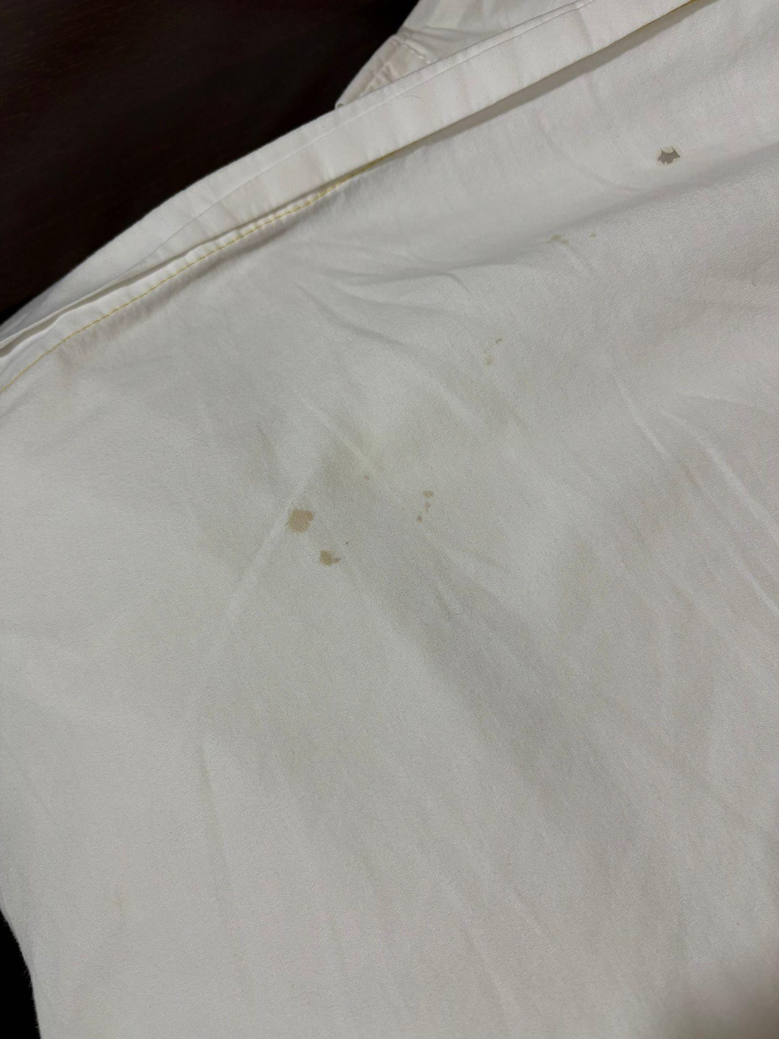 The sheets are duty with blood and they told me the rooms was clean and bugs and smells really bad they came to spray but didn't work; I complain 4 times but they told me they can do more because my reservations was with Expedia and they need to solv