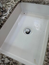 Dirty sink. I think they just totally forgot to clean bathroom. I get it, stuff happens.