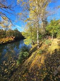 La belle rivière en automne.