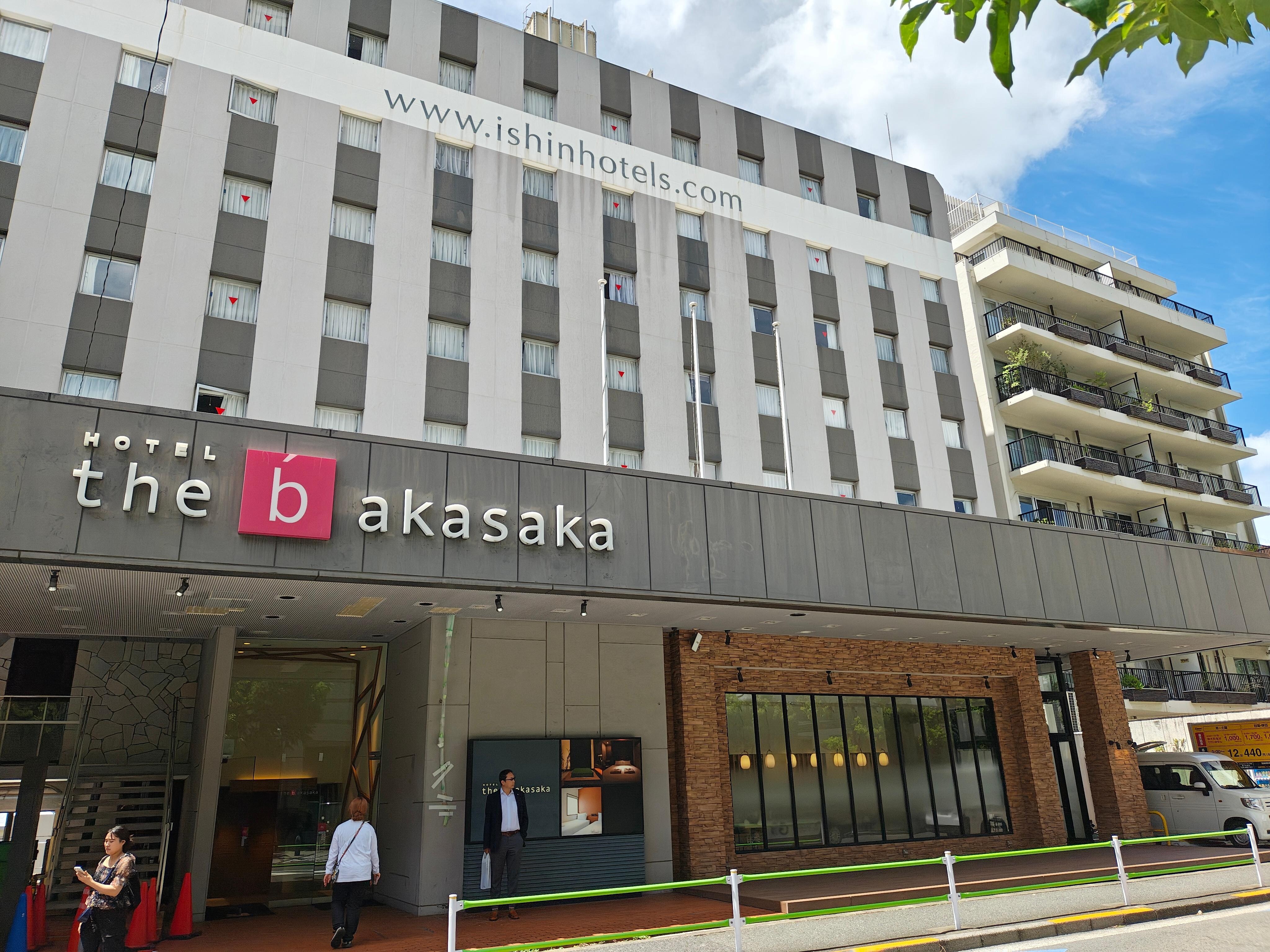 Front entrance to hotel