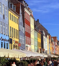 the beautiful buildings along Nyhavn