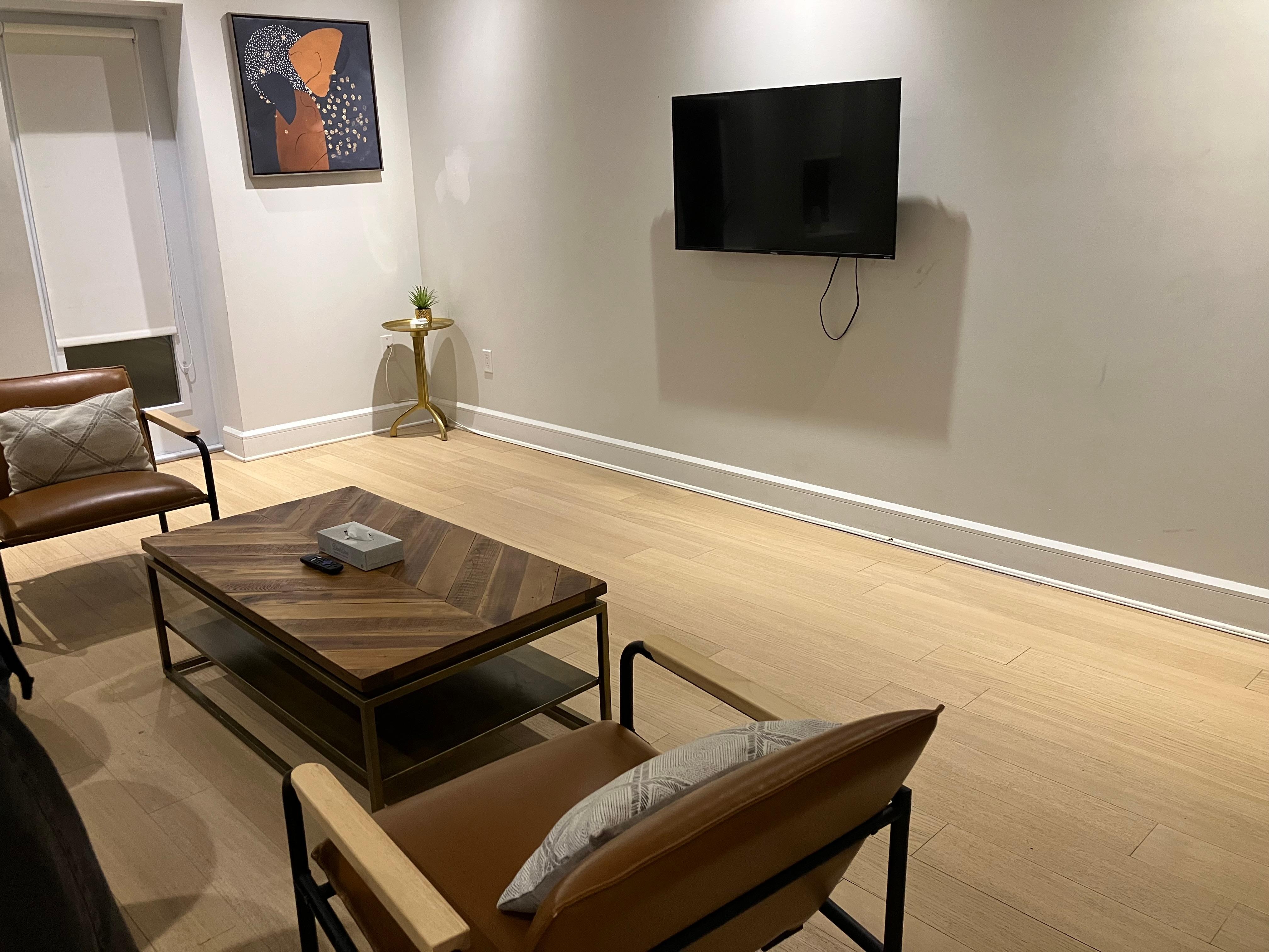 No couch— but owner would not issue a refund.