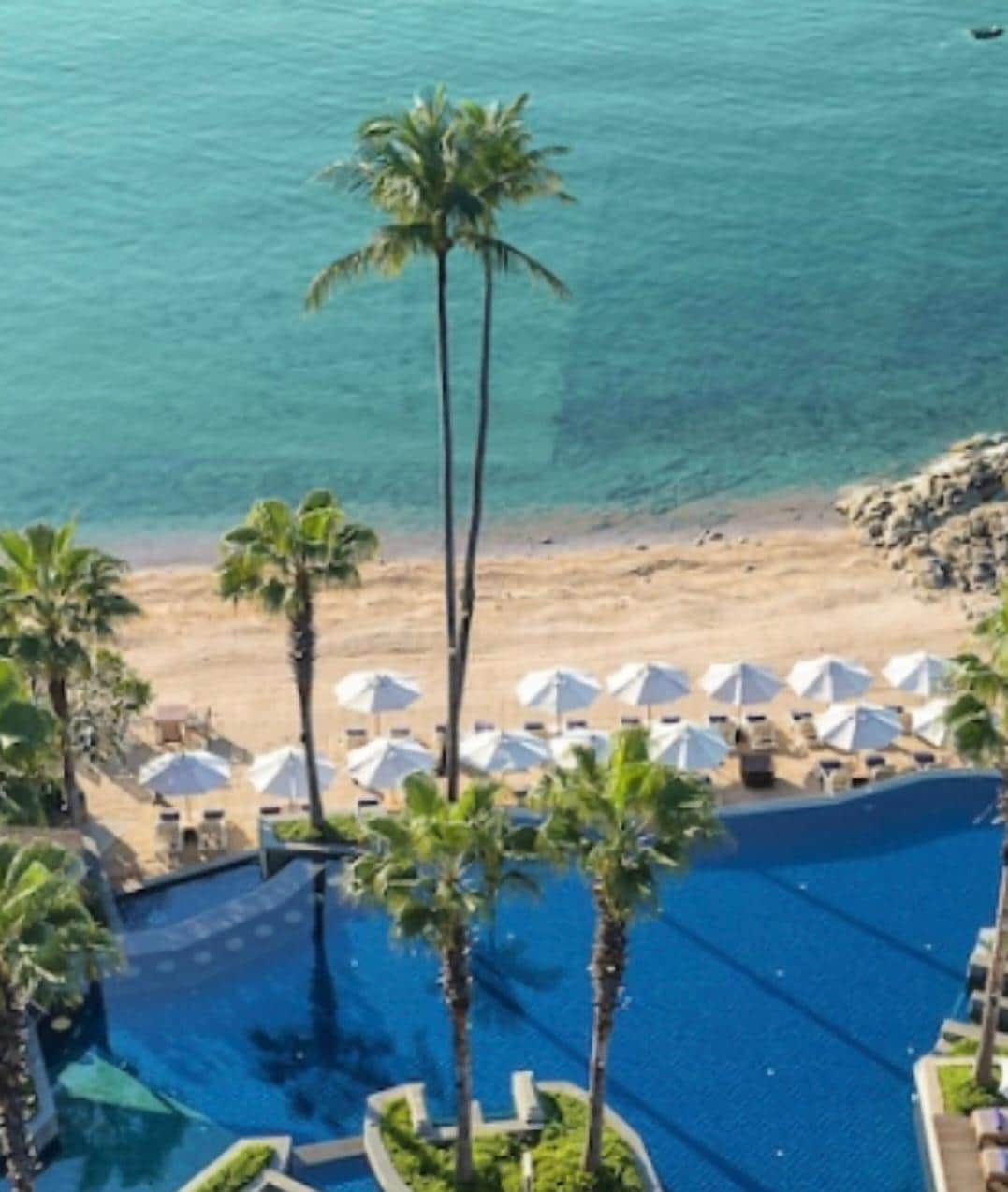 Expedia fake photo of beach. Beach is photoshopped.  No beach at this hotel.