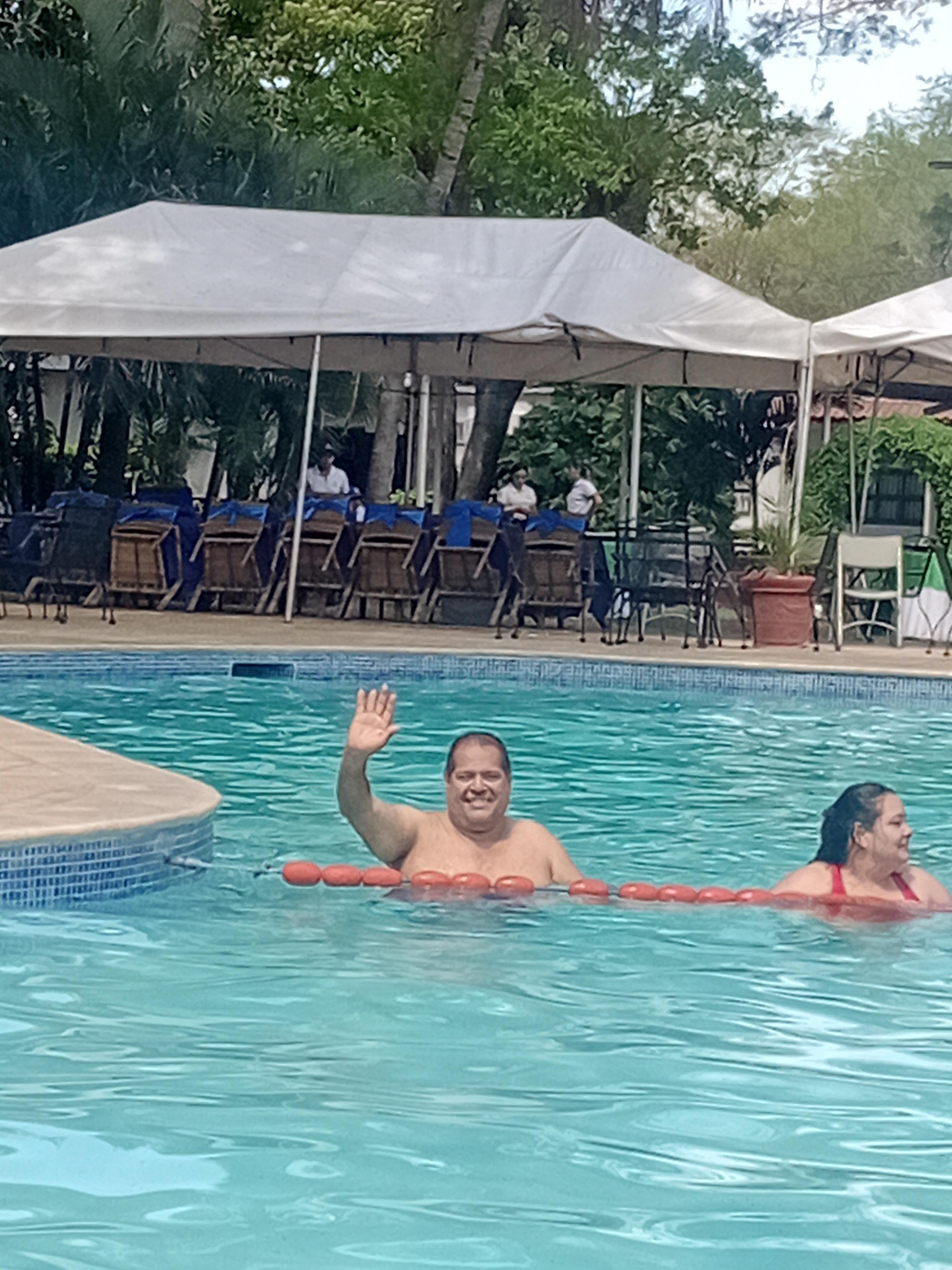 En la piscina. Bien limpia