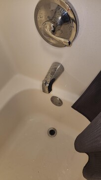 Bath was advertised but no way to stoper the tub to take a bath